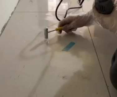 黄南瓷砖开裂维修公司专业分享瓷砖在铺贴前如果没有沥干水分，将会导致以下问题