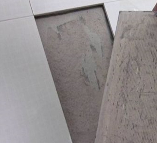 黄南瓷砖空鼓维修公司分享瓷砖铺贴时如果打浆（即涂抹在瓷砖背面和基层上的砂浆或瓷砖胶）过少，会带来以下问题